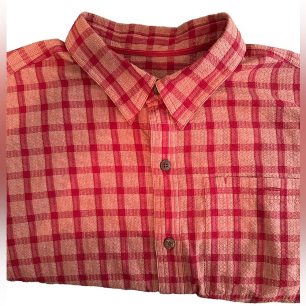 Patagonia Red Button Up Short‎ Sleeve Textured Shirt Men’s Medium